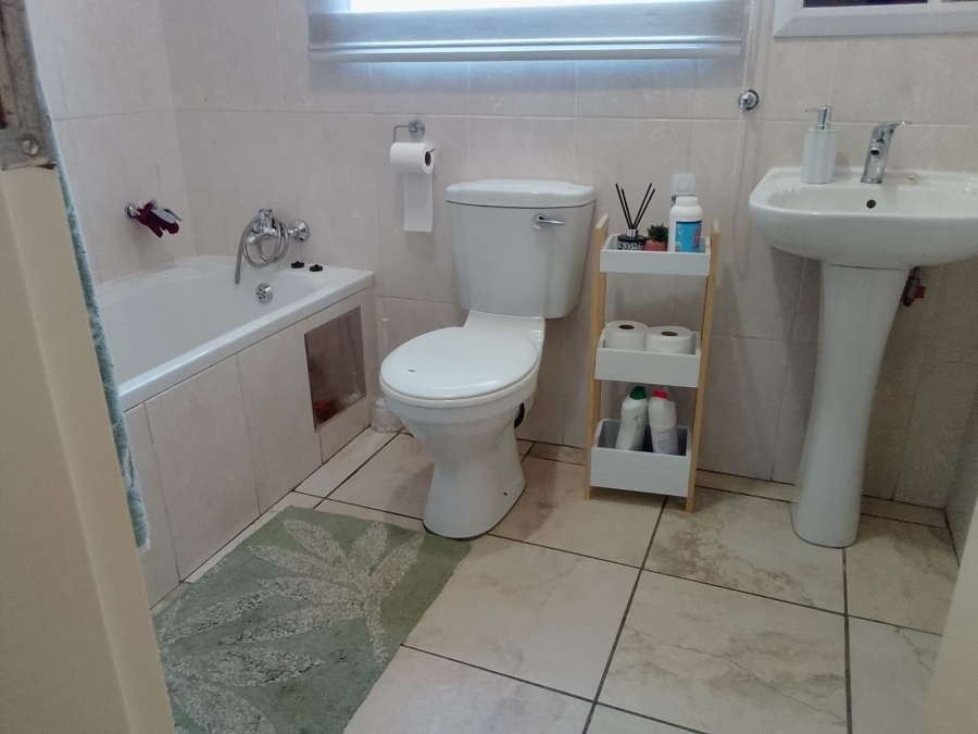 To Let 3 Bedroom Property for Rent in Waterval East North West